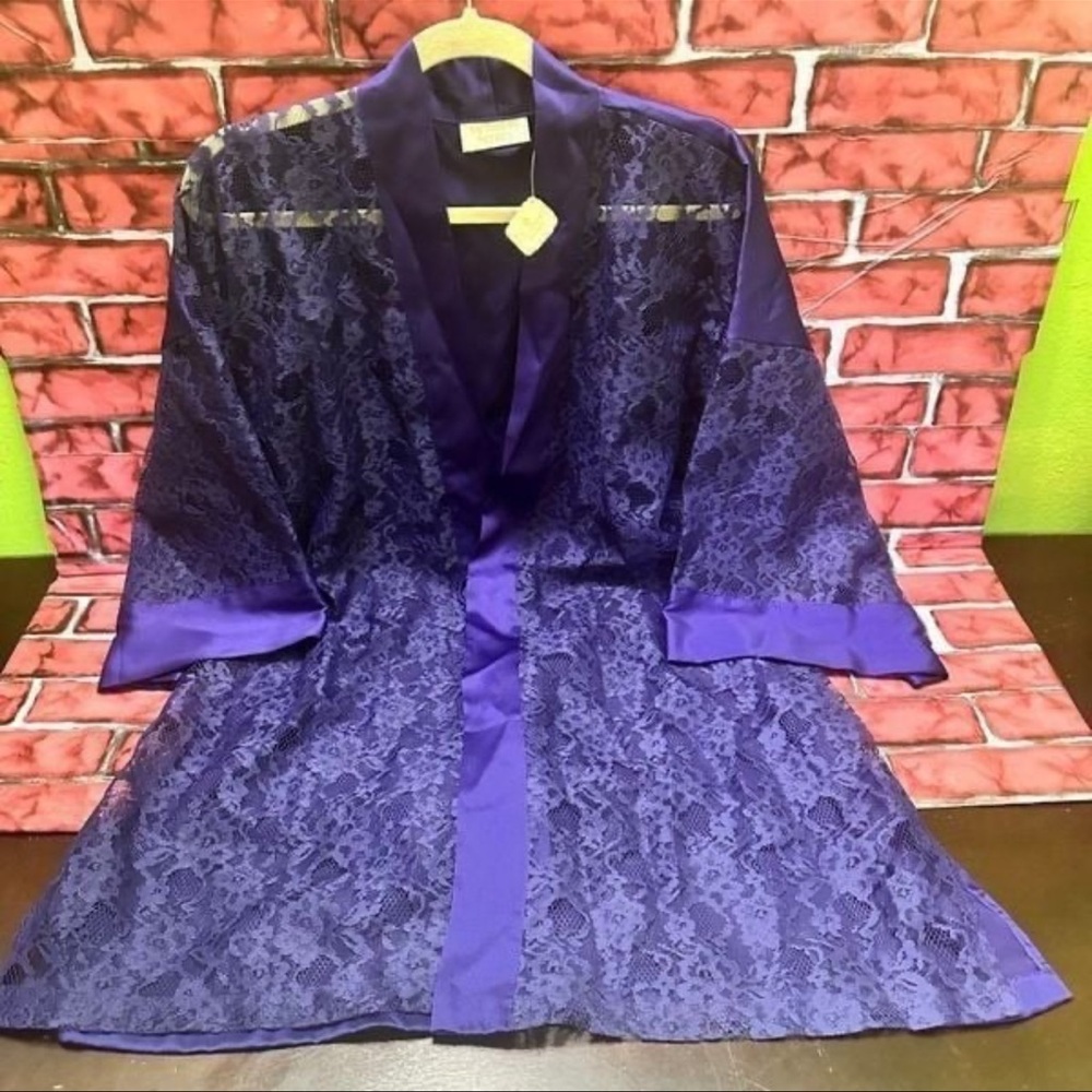 Victorias Secret Elegant Purple Lace Kimono Robe